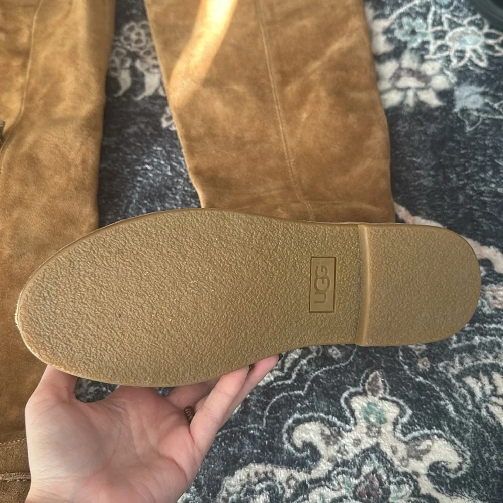 UGG - Picture 2 of 6